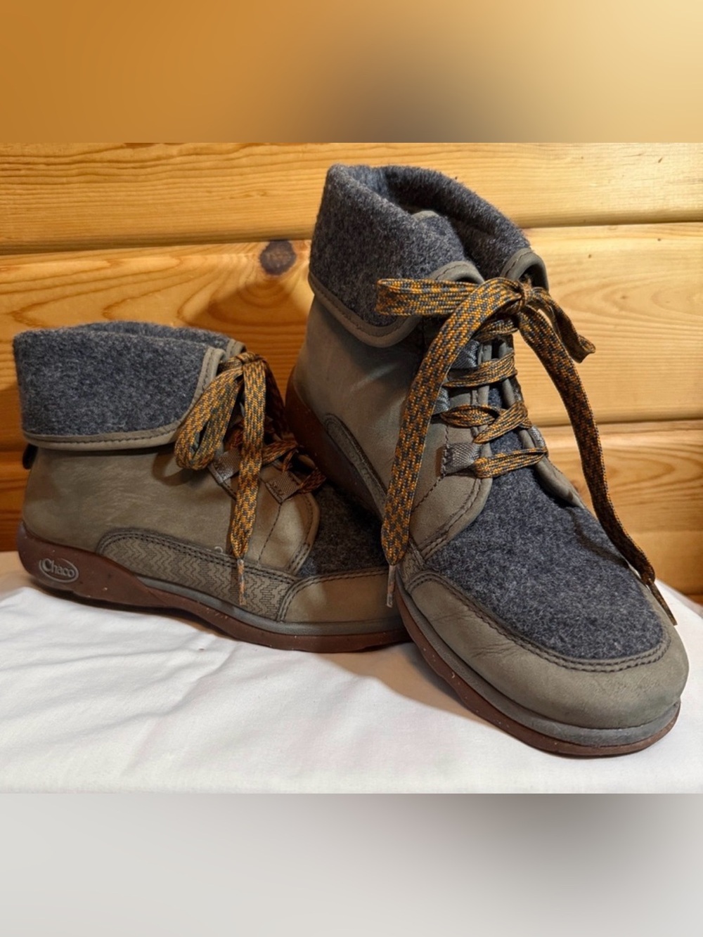 Chaco Women’s Gray & Olive Green Wool-Blend Foldover Ankle Boots Size 8